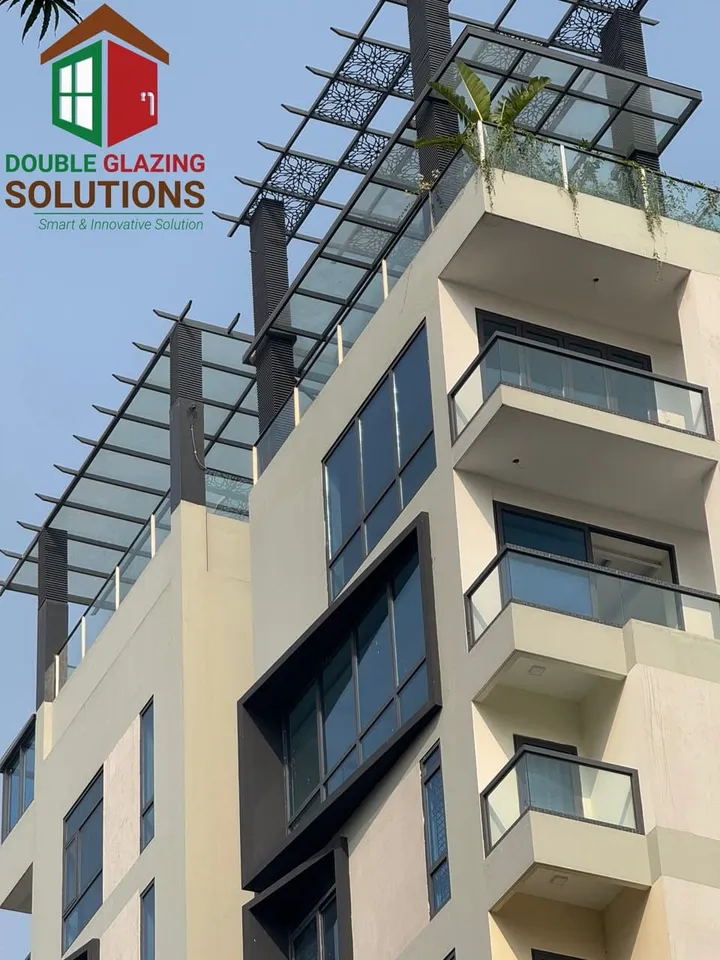 Exterior building with a glazed rooftop structure